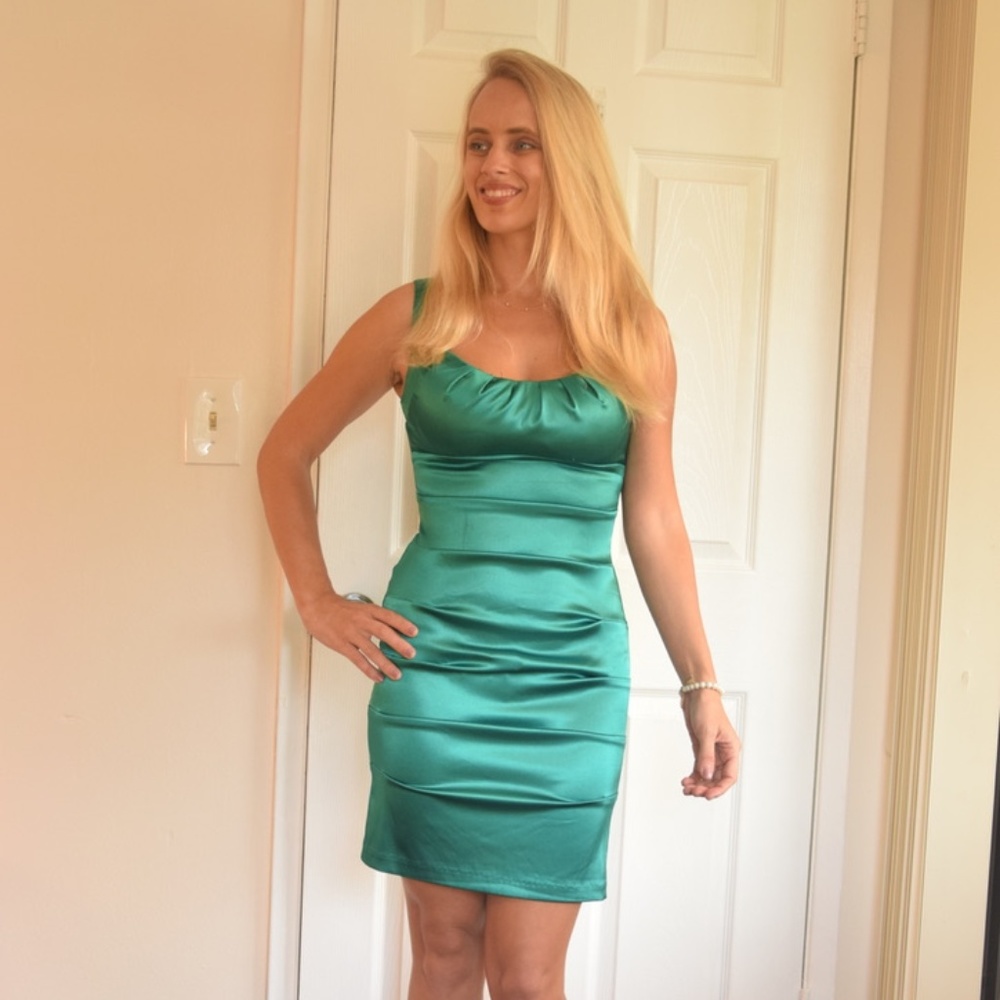 Emerald Green Prom or Night Out Dress Size 0/1